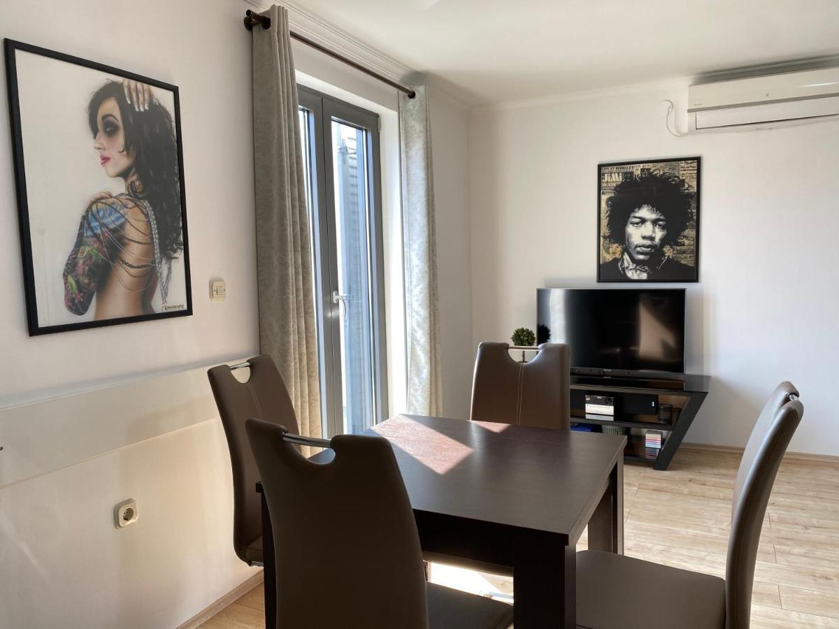 Apartments Tasha マリ・ロシニュ エクステリア 写真