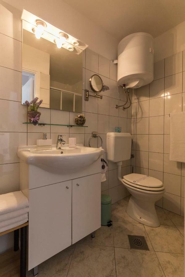 Apartments Tasha マリ・ロシニュ エクステリア 写真